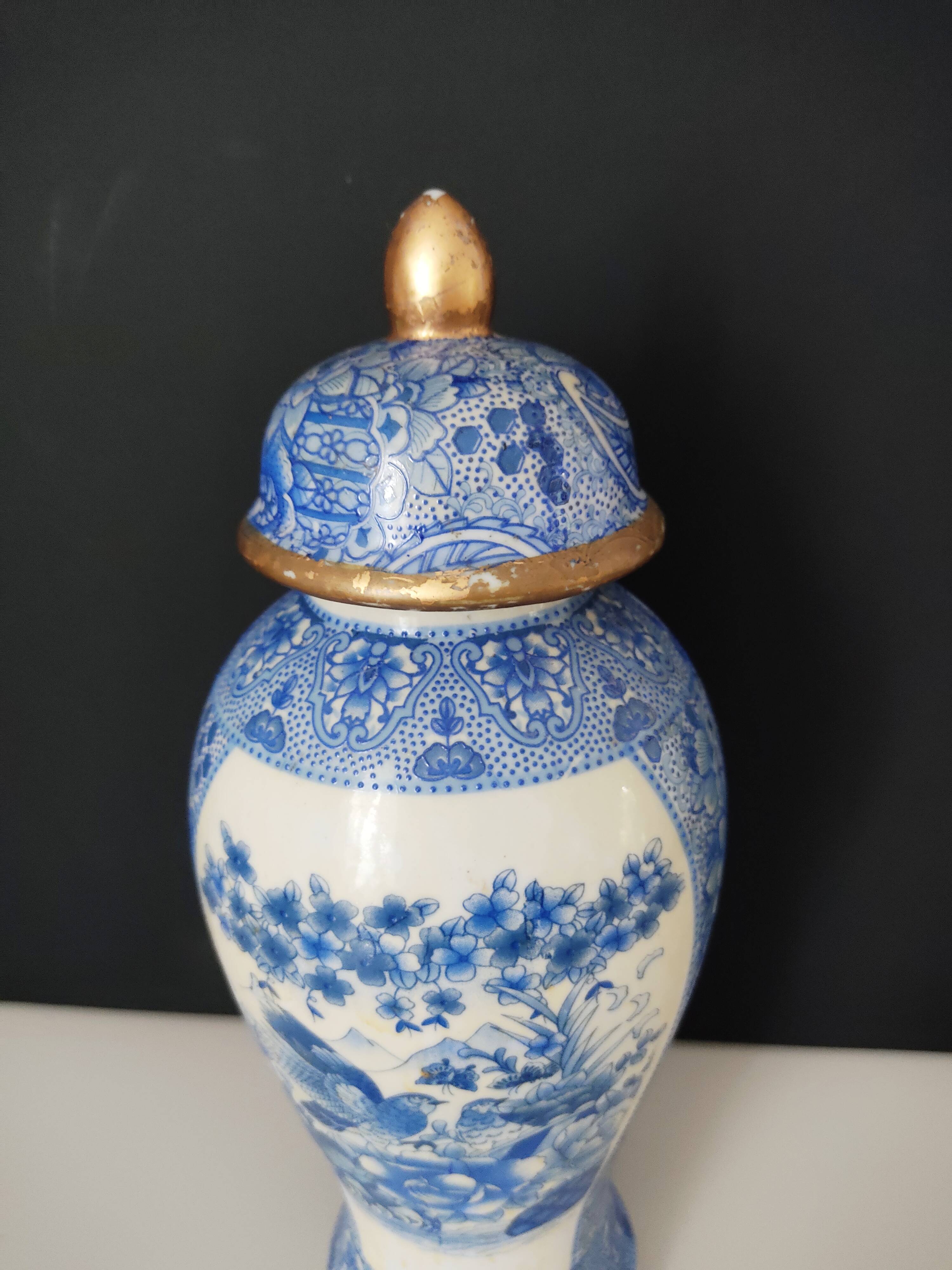 Covered vase with printed Asian décor