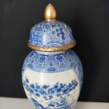 Covered vase with printed Asian décor