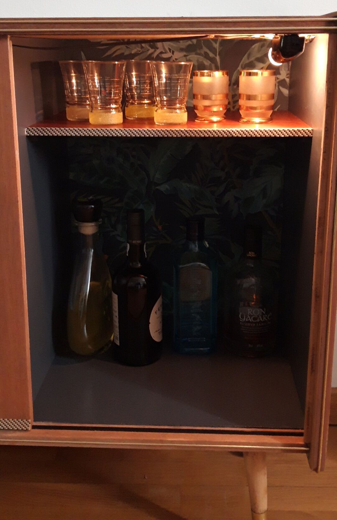 Meuble bar sur roulettes vintage relooké
