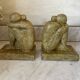 Serre-livres vintage en ciment patiné, sculptures de personnages enlacés, s