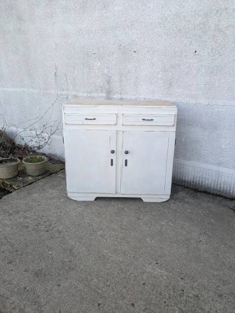 Buffet vintage white