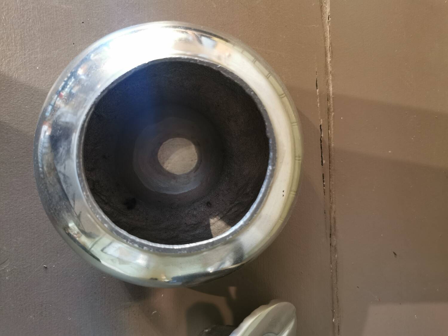 Grand cendrier boule aluminium