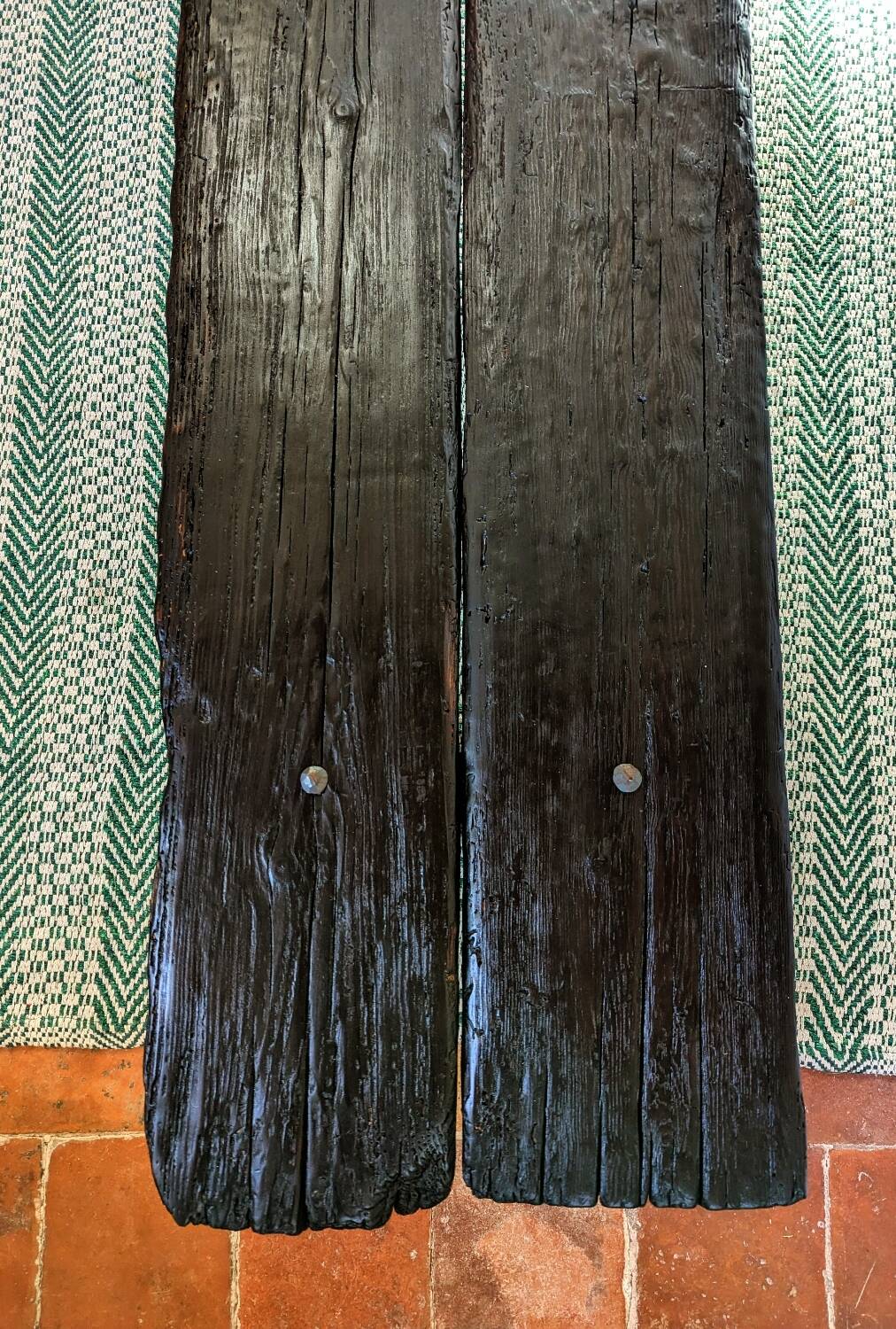 Table basse bois brûlé
