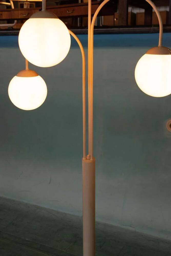 Minimalist floor lamp cascade space age white