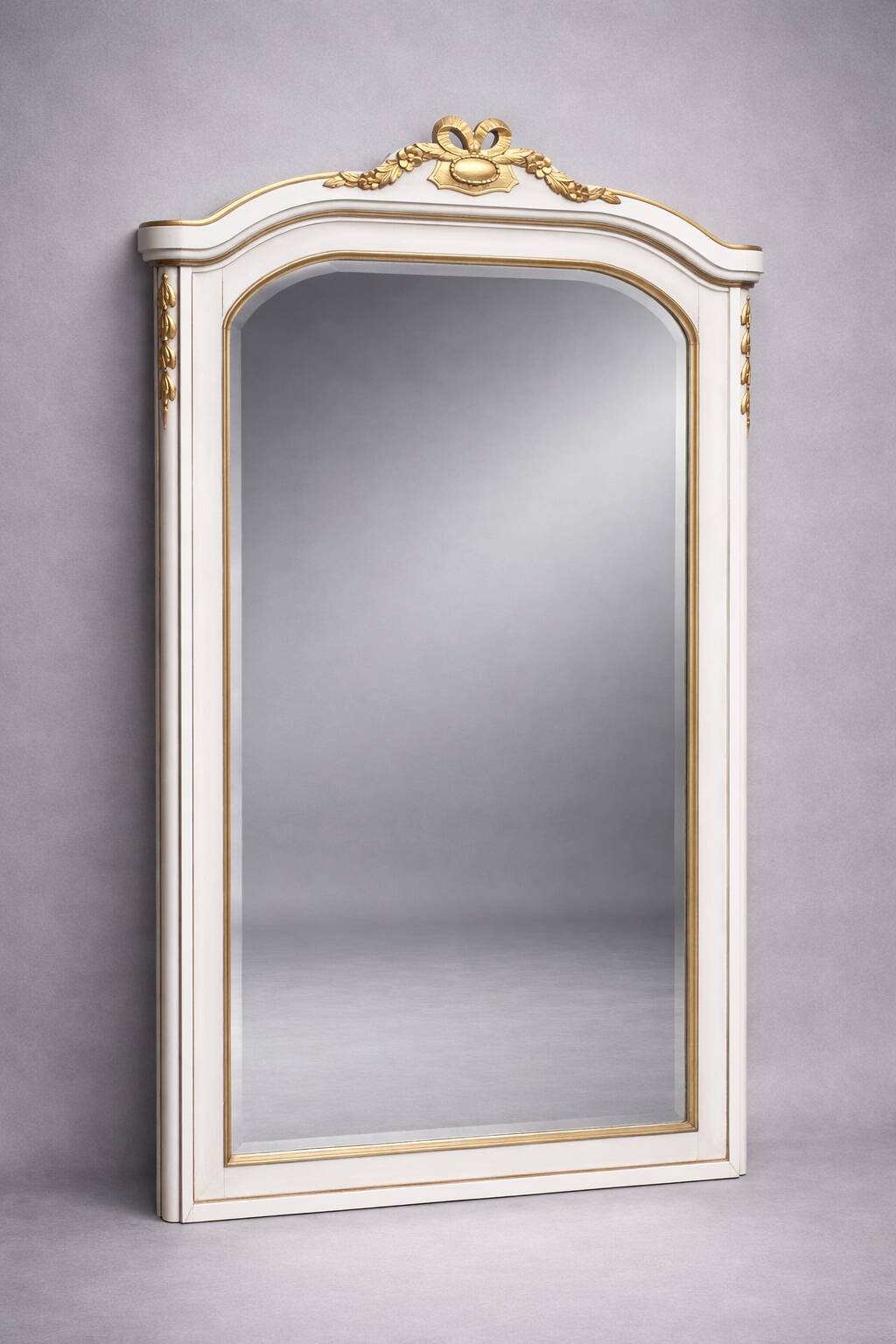 Louis XVI style mirror. Solid wood.