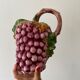 Pichet - carafe vintage en barbotine en forme de raisin