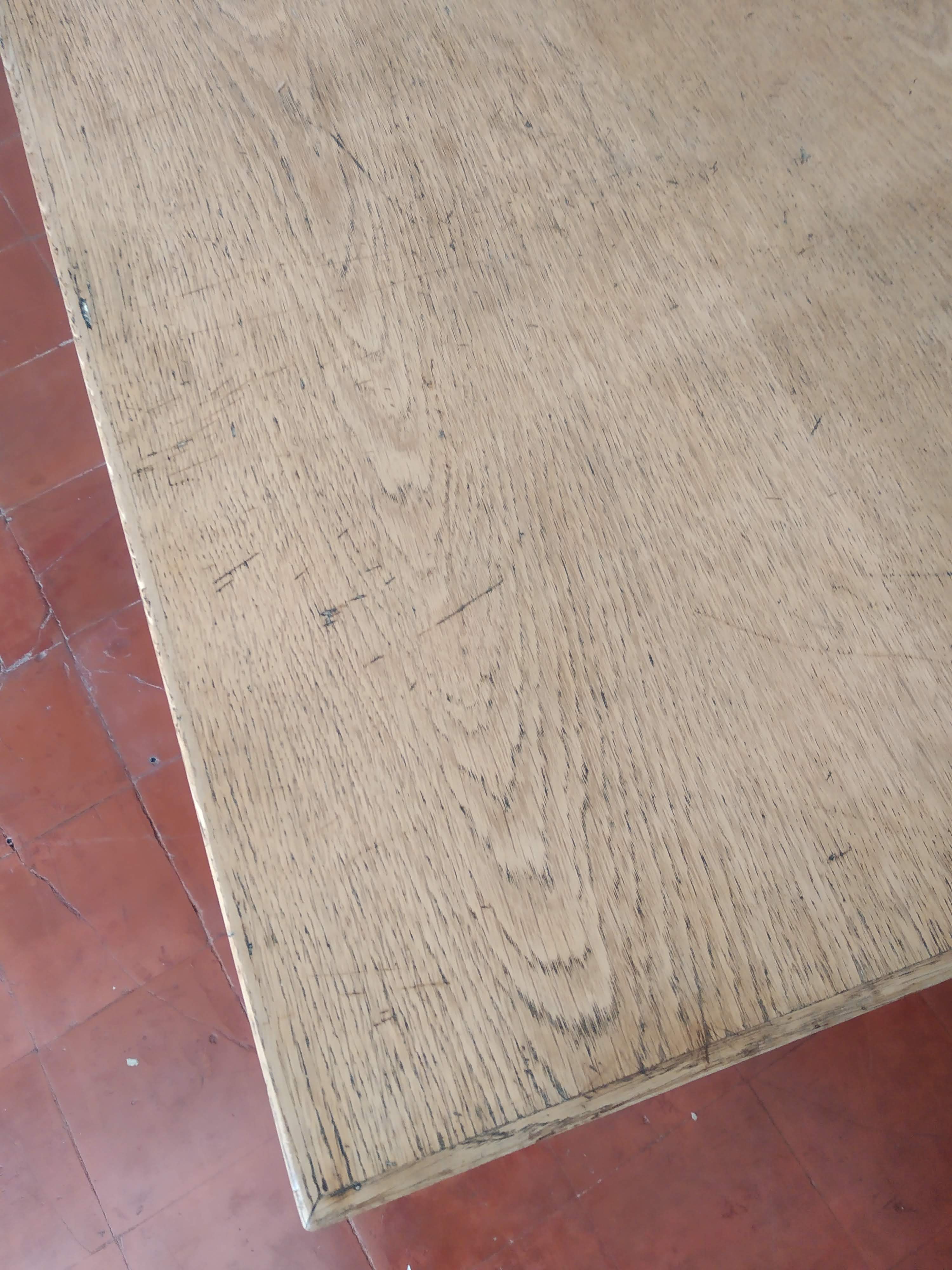 Antique oak table with 2 drawers