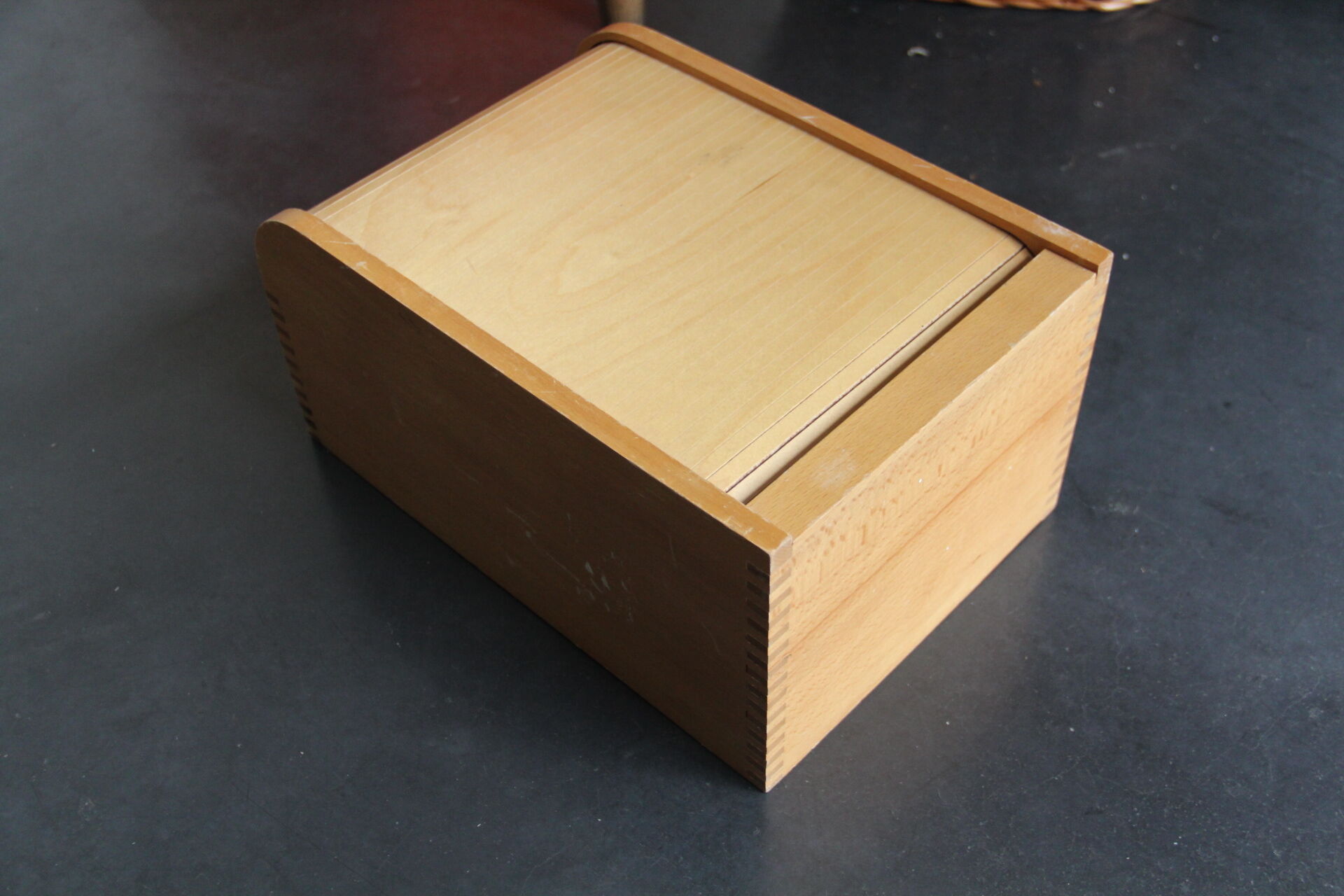 Plug box with drop-down pane 36 x 24 cm