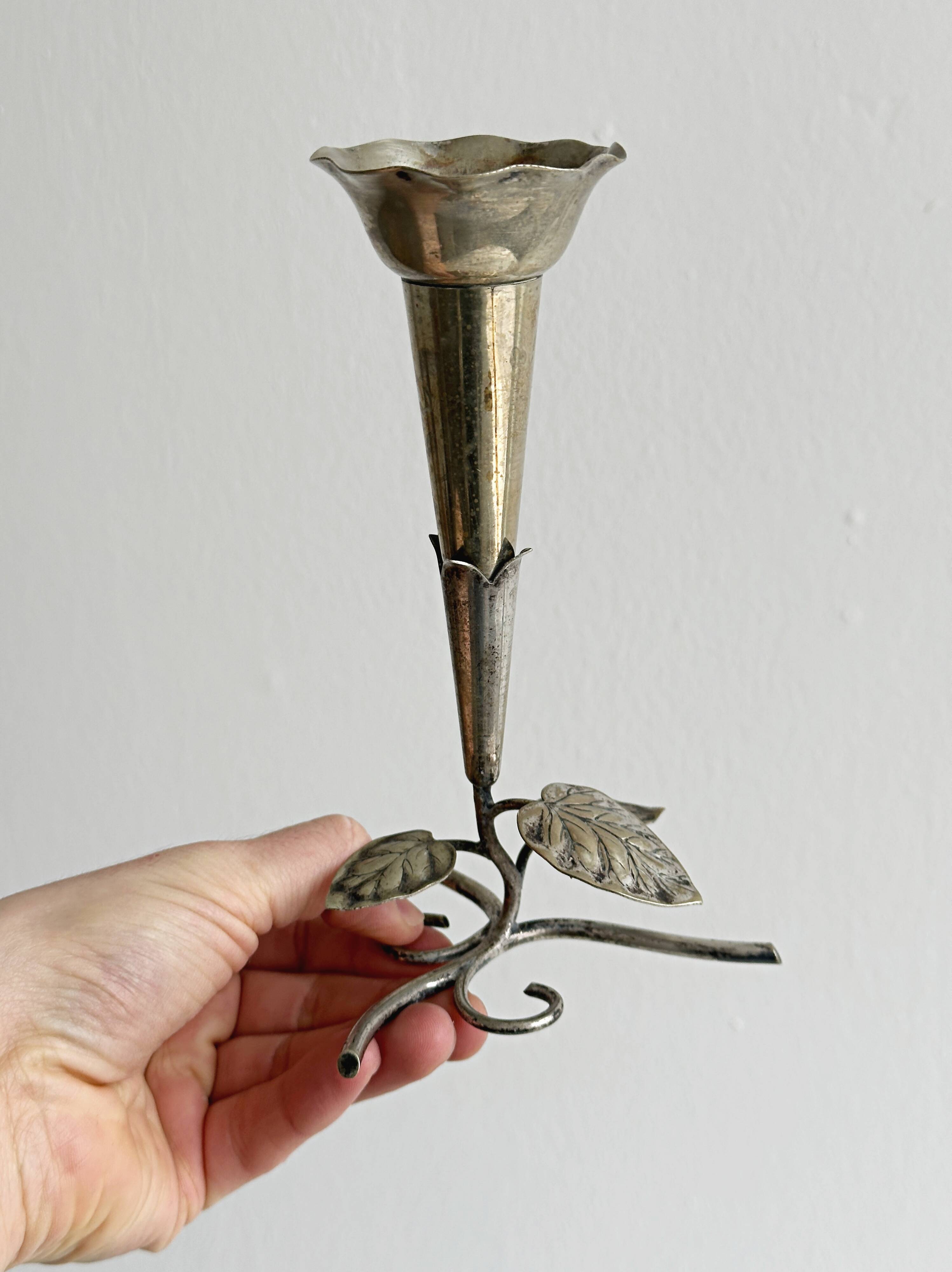 Small vintage metal soliflore vase, very lightweight.
