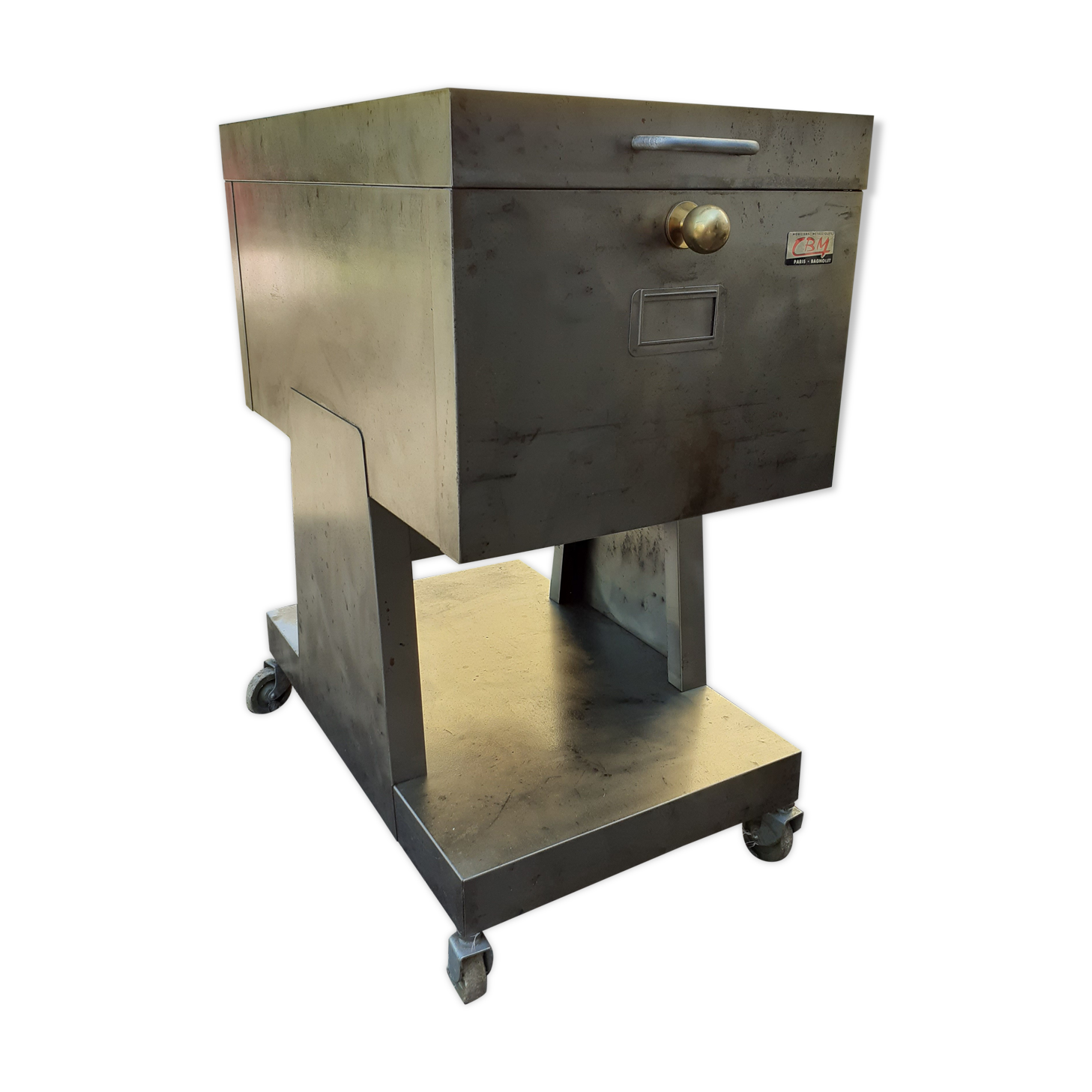 Furniture bar on wheels