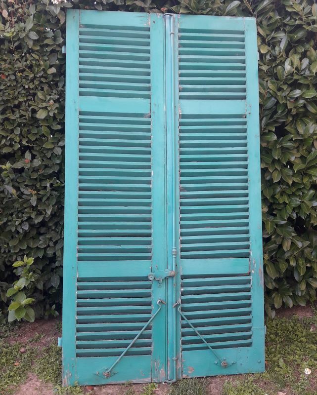 Pair of louvered shutters H220xW120cm