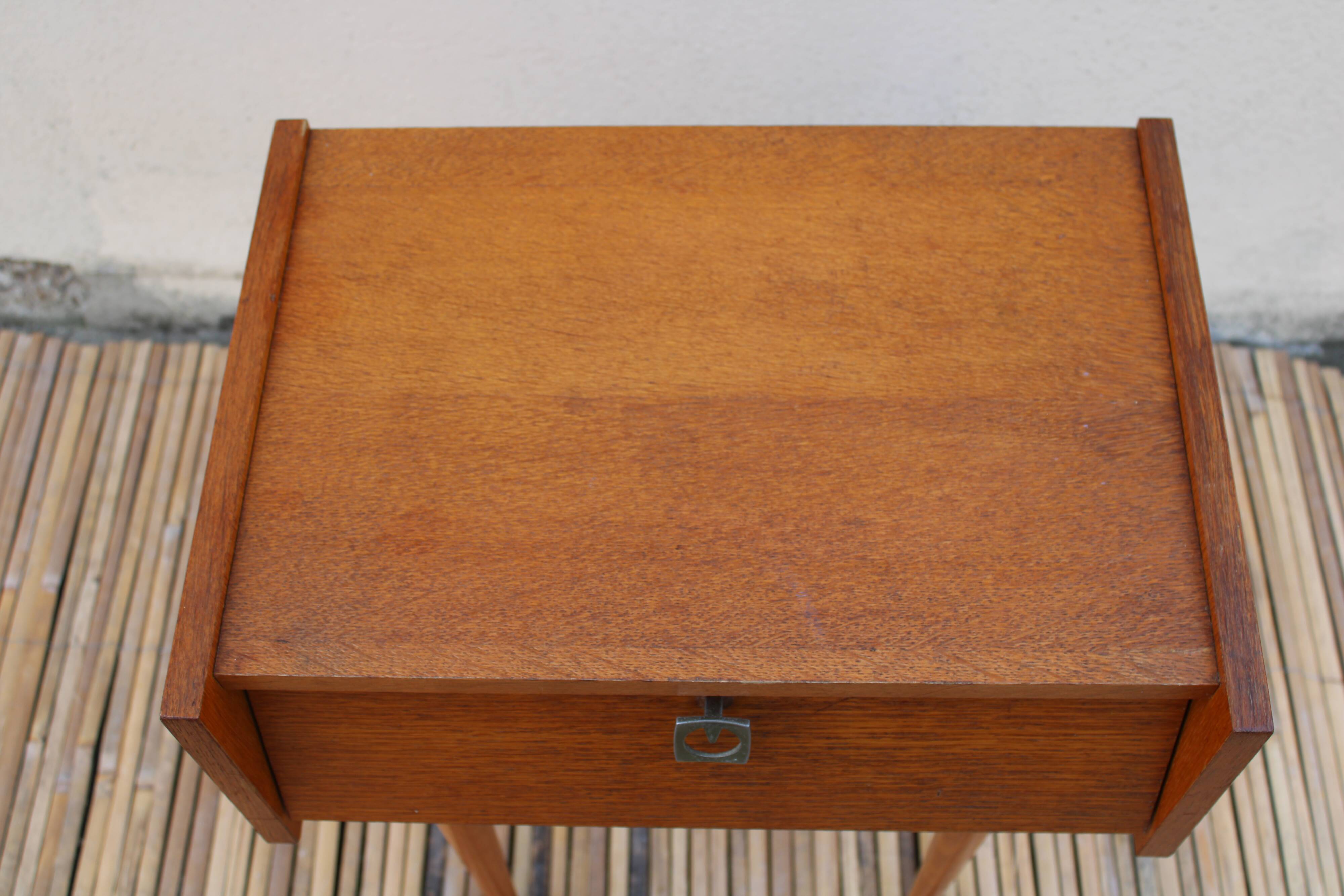 Bedside table spindle feet