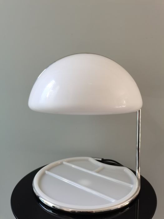 Conchiglia table lamp by L. Massono e l Buttura for iGuzzini