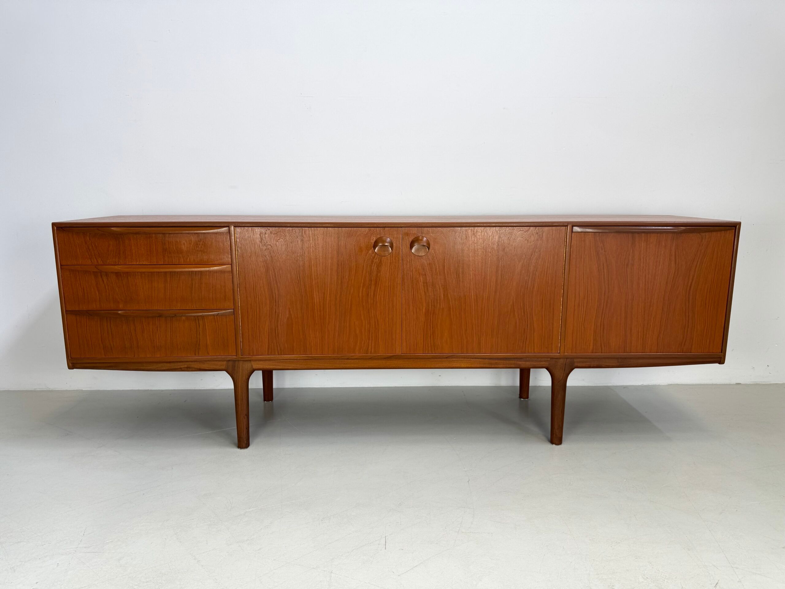 Vintage sideboard McIntosh "Torpedo"