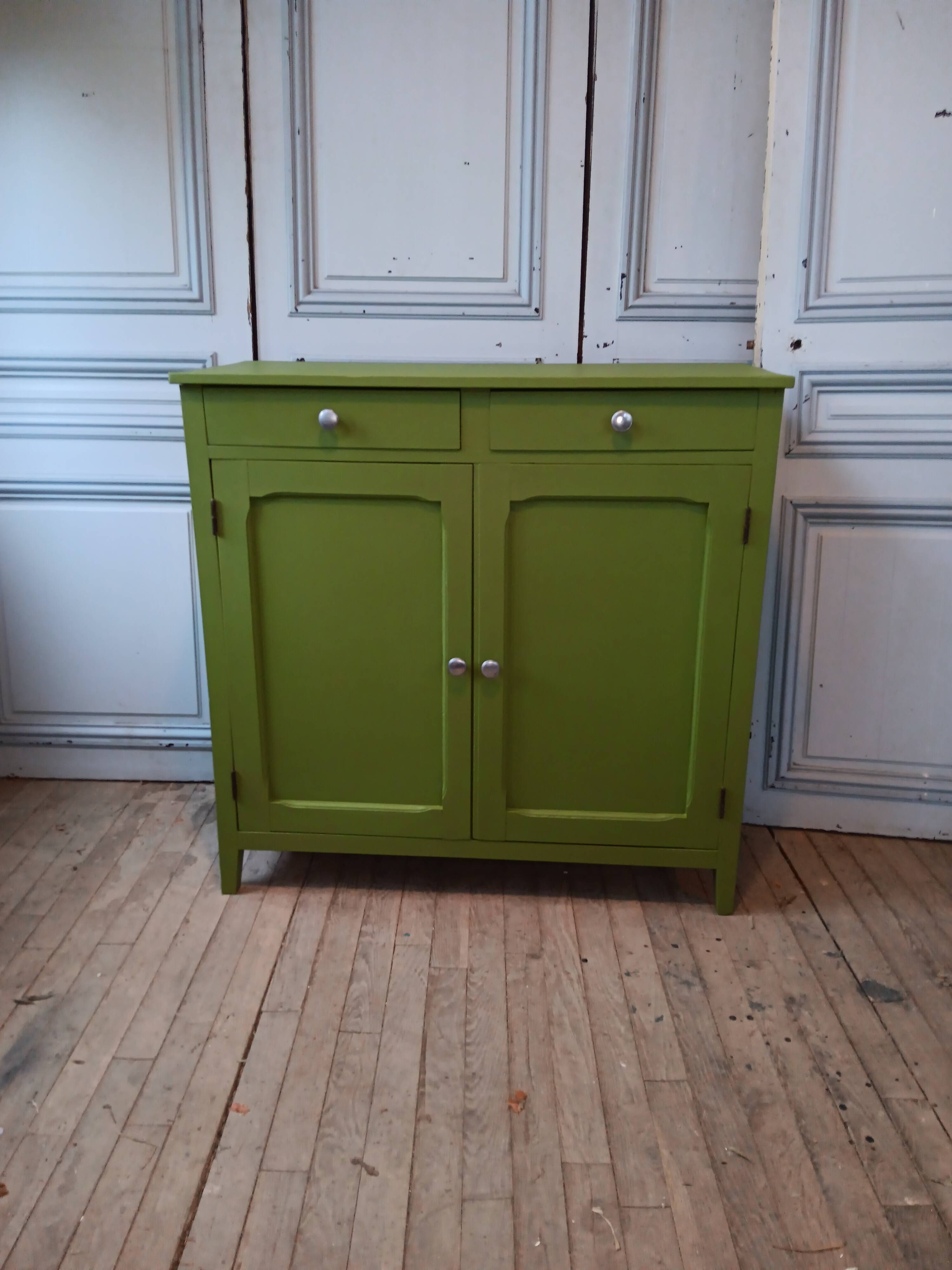 Green Parisian Buffet