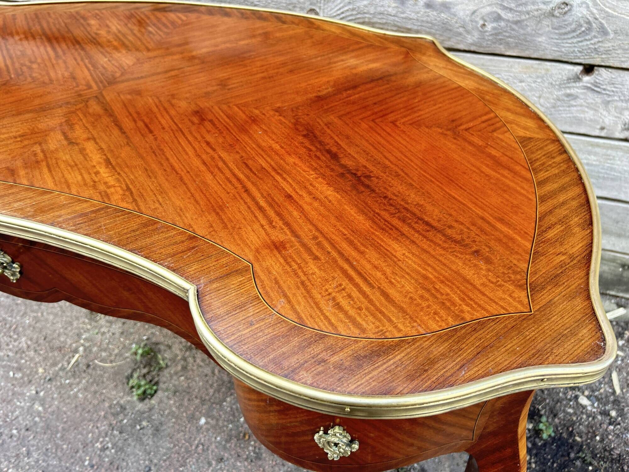 Curved flat desk in Louis XV style