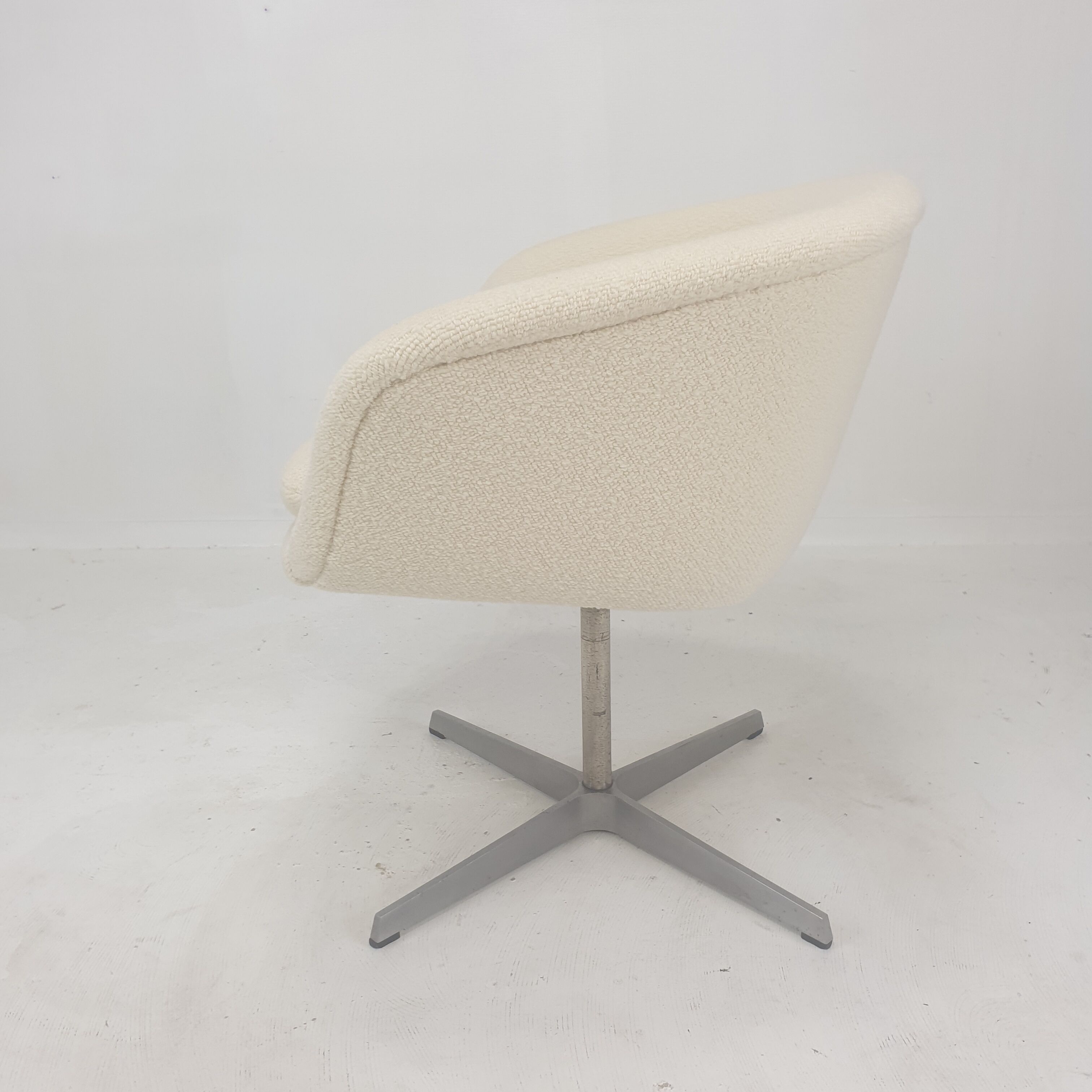 Office chair F8800 by Pierre Paulin for Artifort, 1960s