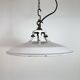Lampe suspendue en émail blanc industriel, années 1960