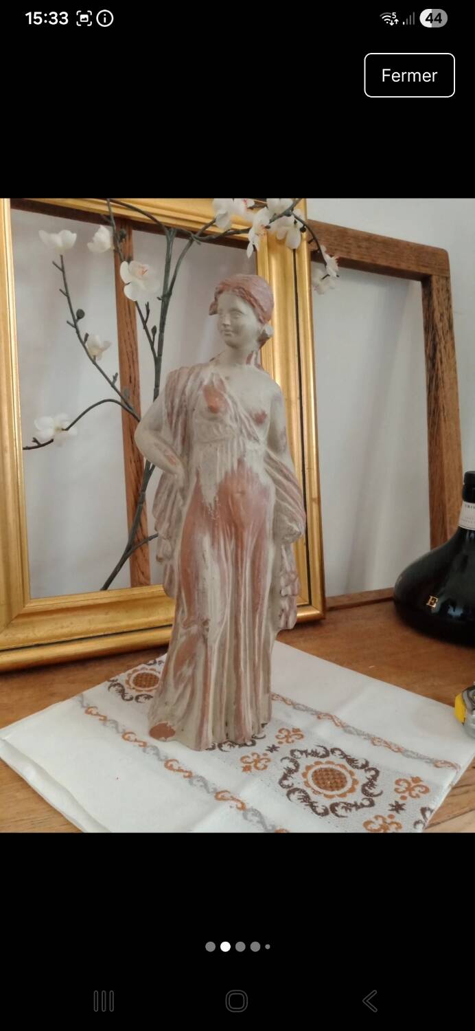 Statuette Louvre Museum Tanagra