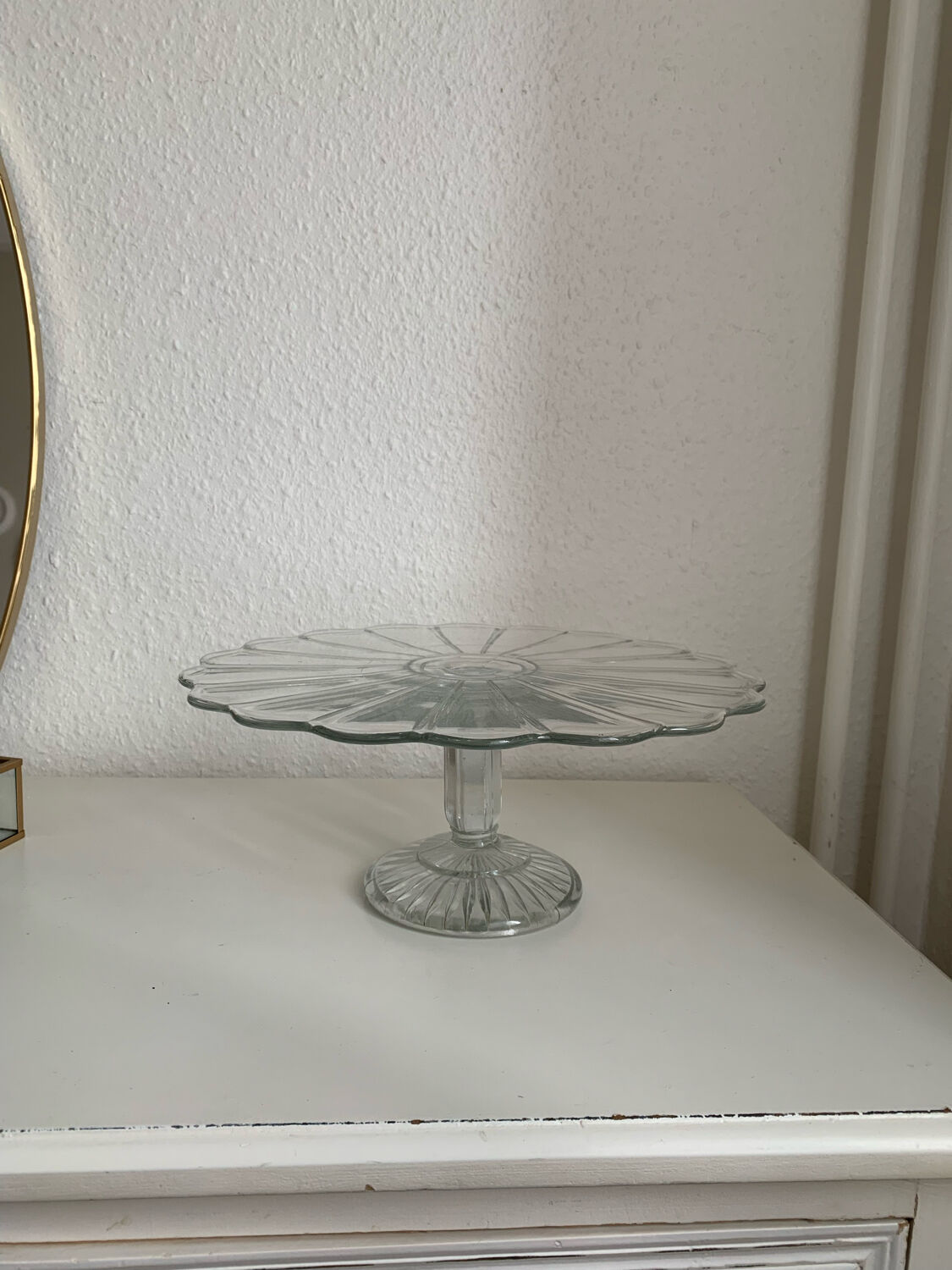 Glass cake dish
