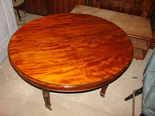 Table 6 pieds à bandeau époque Louis Philippe en acajou de cuba