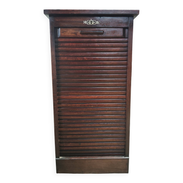 Curtain cabinet
