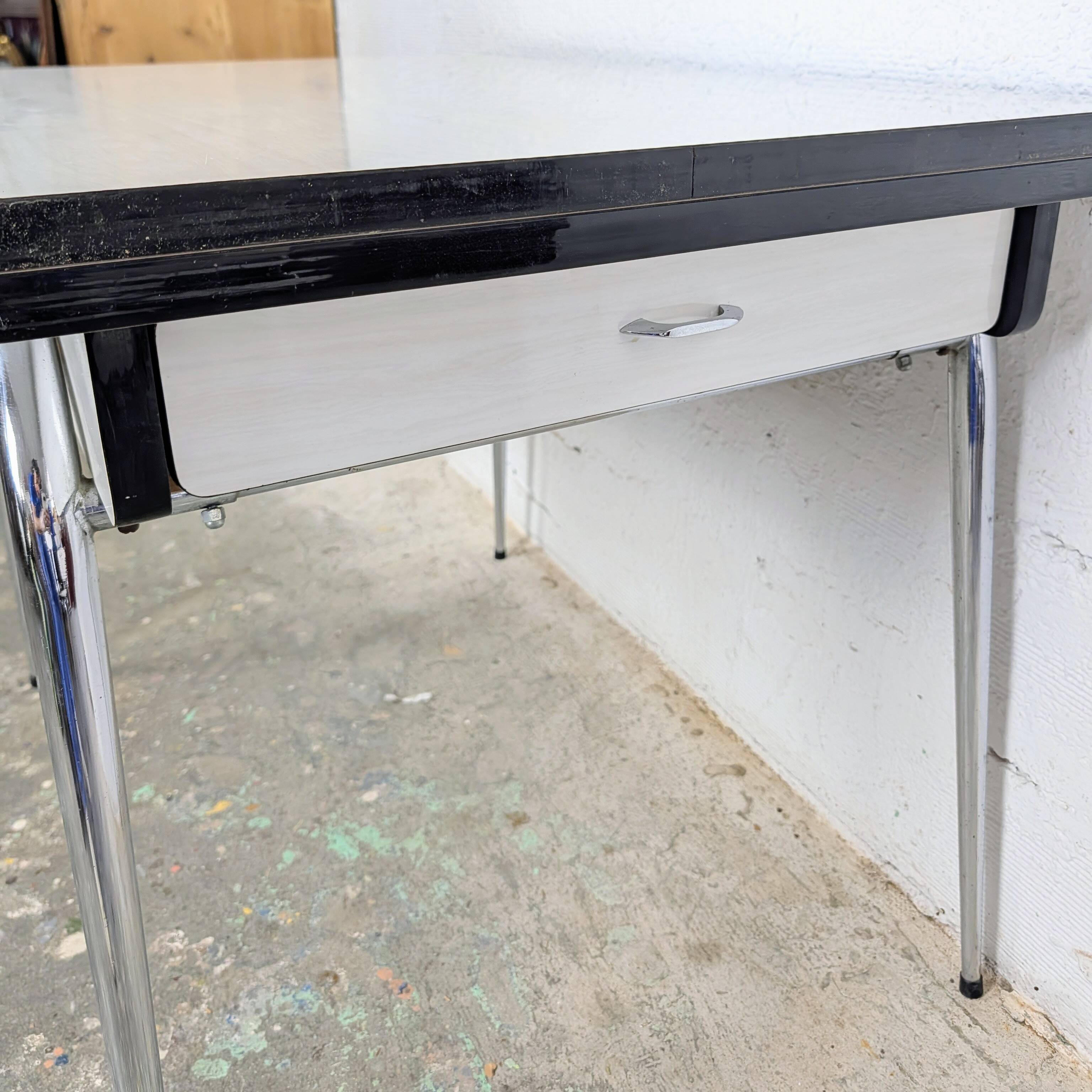 Table extensible en formica