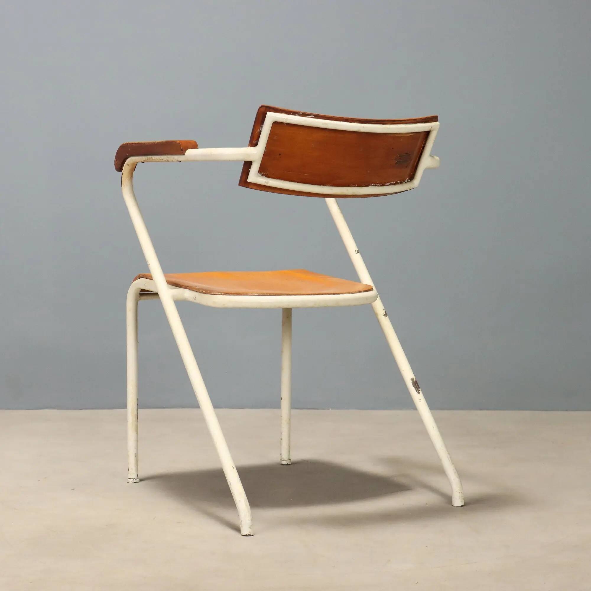 Vintage chair in enamelled metal and wood, Italian design, 1960s.