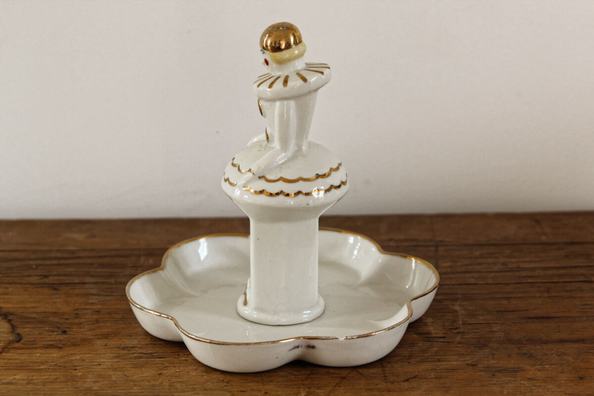 Empty pocket Pierrot art deco