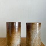 Deux gobelets en grès anciens