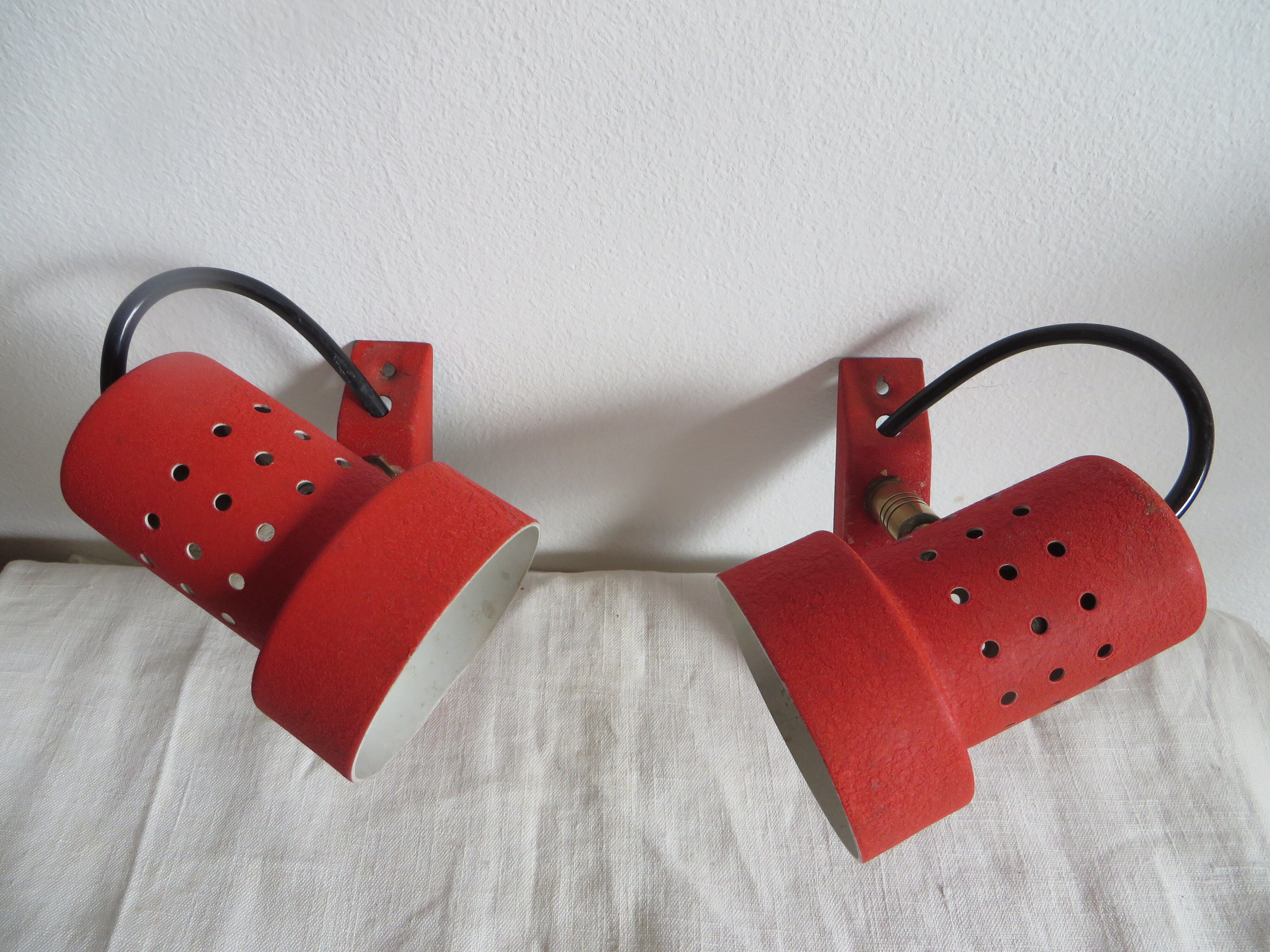 Appliques rouges vintage Aluminor
