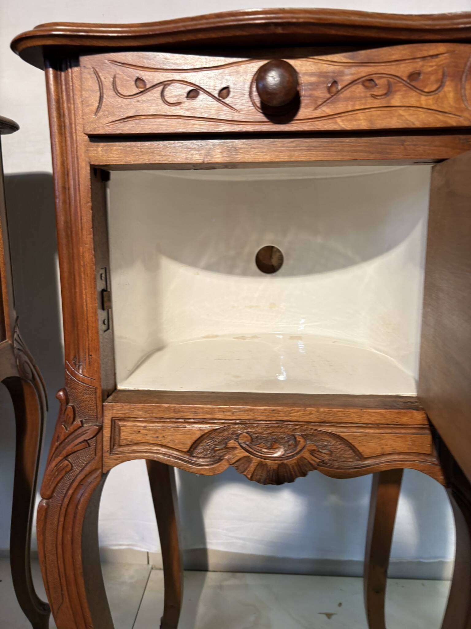 Pair of antique bedside tables with marble top and ceramic niche