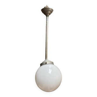 Suspension globe en opaline