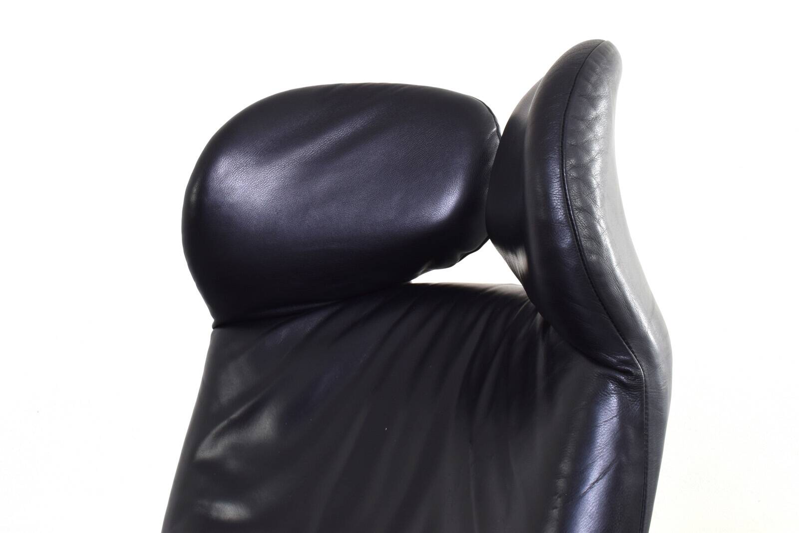 Wink Leather Chair by Toshiyuki Kita for Cassina, 1980s.