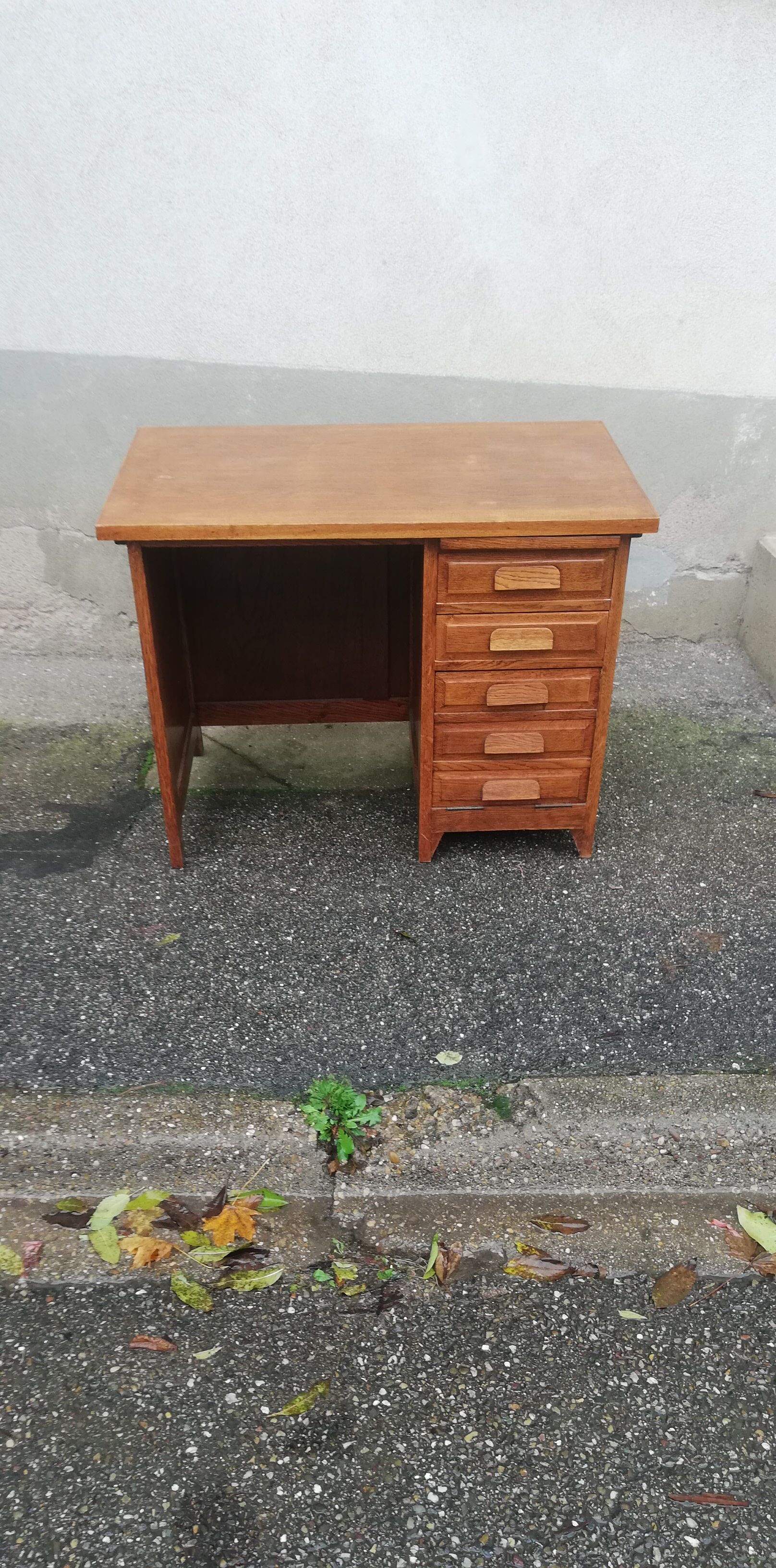 Vintage desk 2 drawers 1 locker