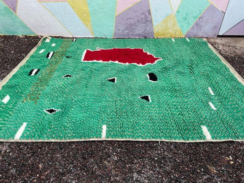 Traditional handmade Berber wool rug, size 300 x 400 cm