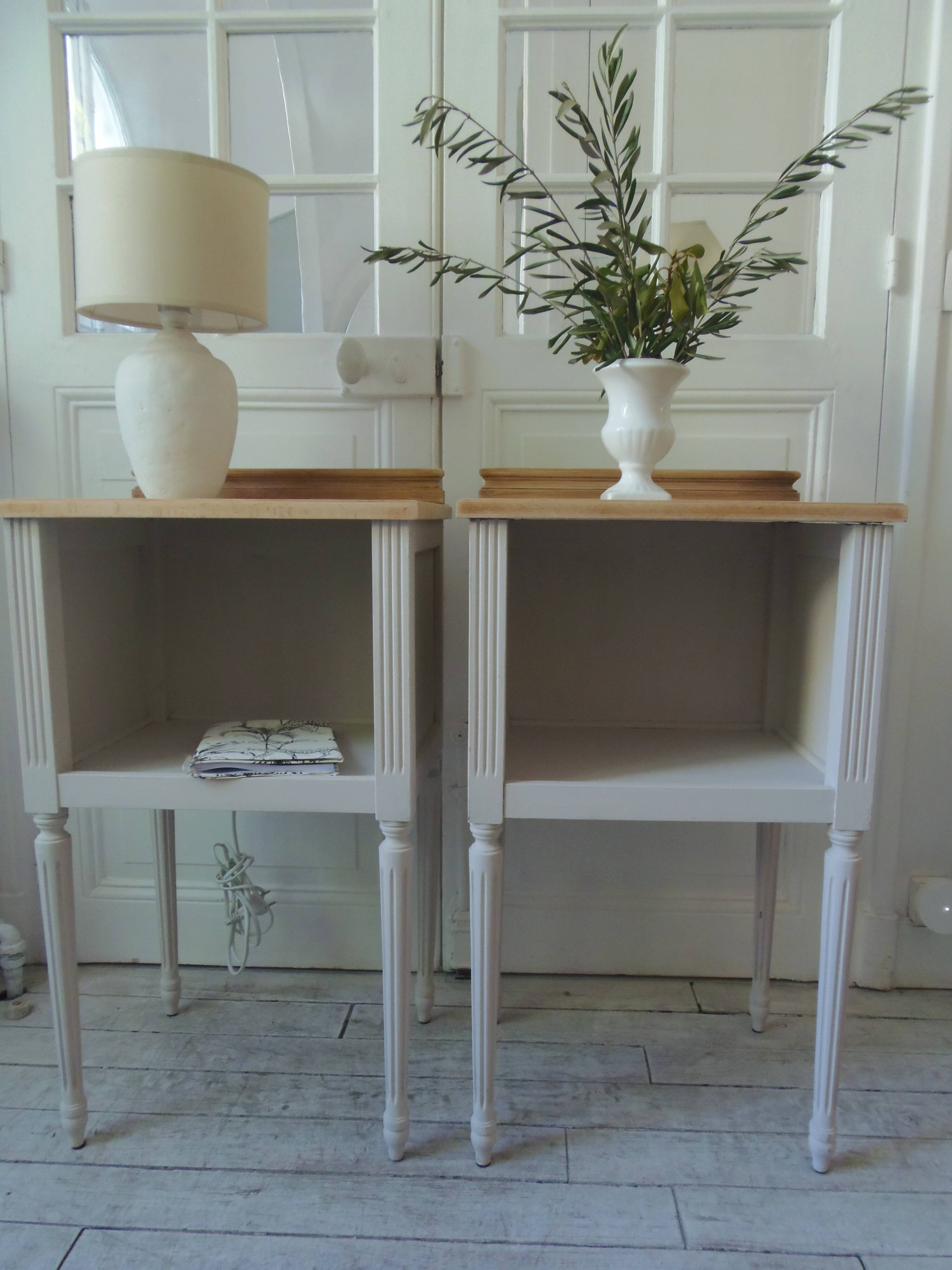 Pair of bedside tables, end tables re-enchanted in pearl gray, wooden top.