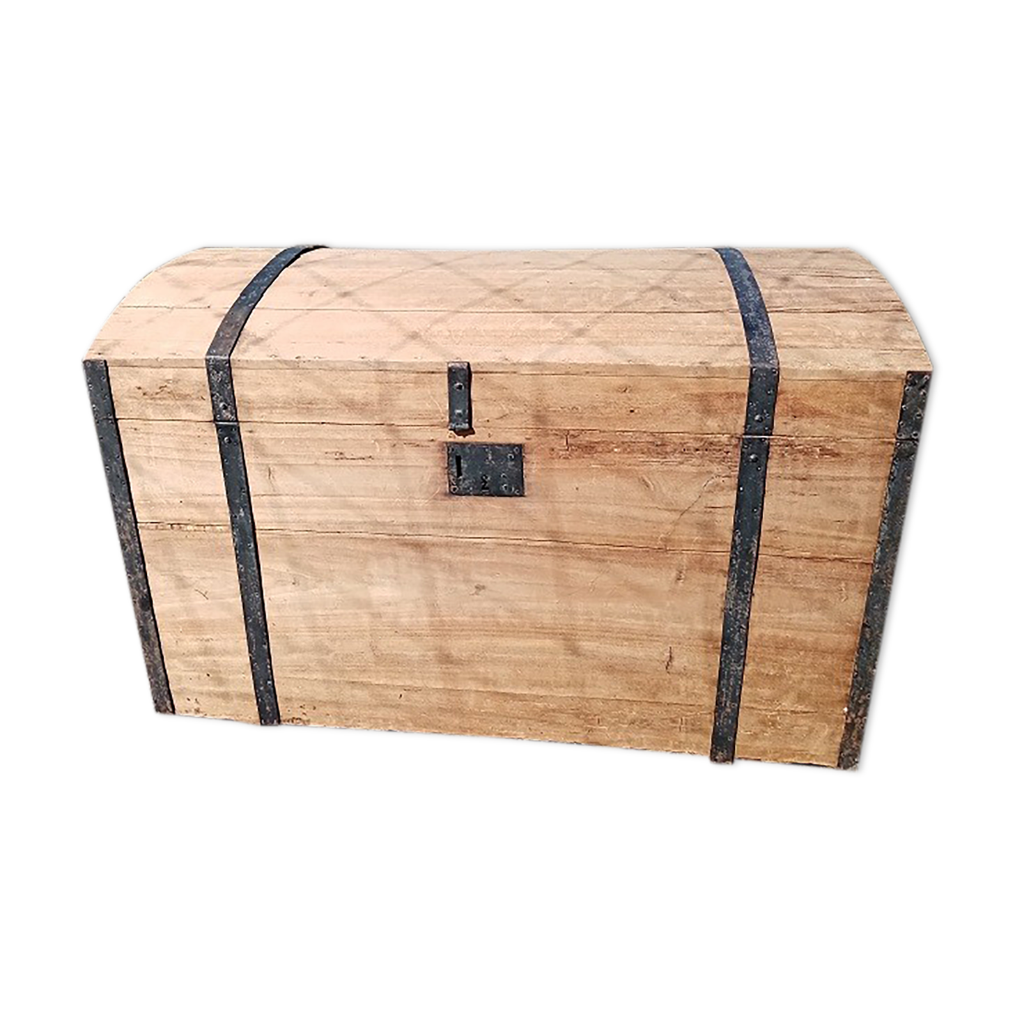 Old wooden trunk/trunk