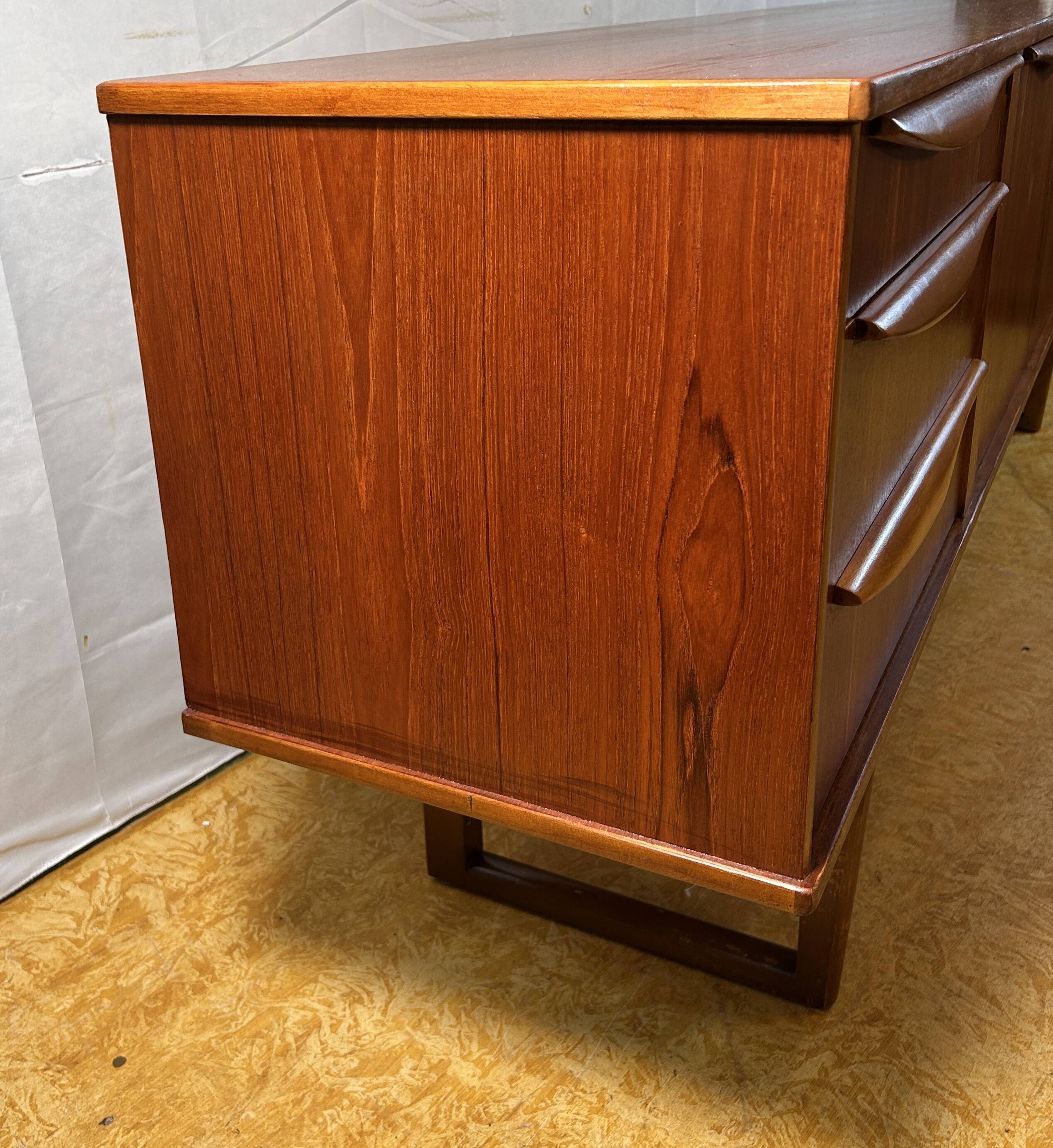 buffet danois en teck rétro vintage du milieu du siècle par Bramin – Design