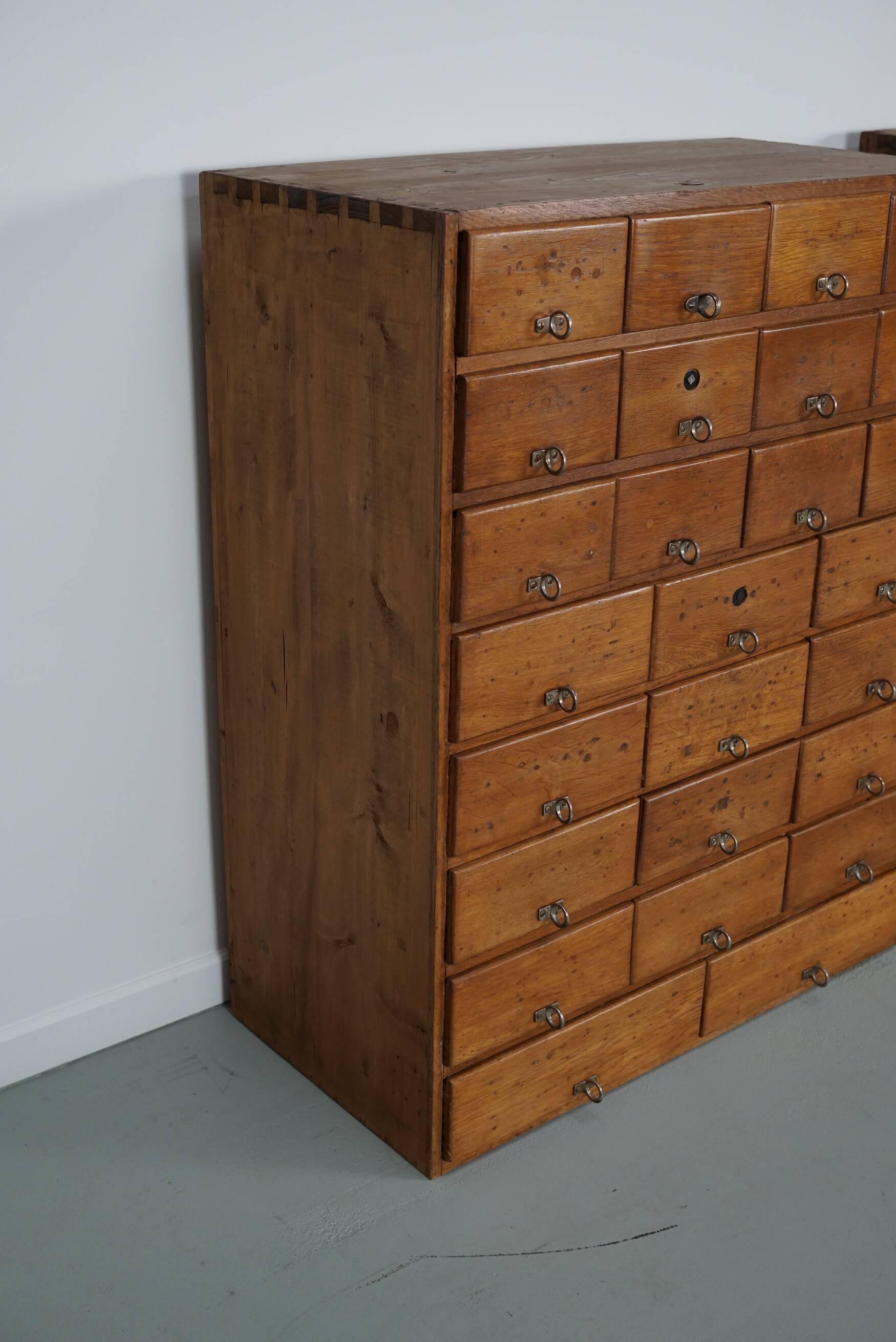 Armoire d'apothicaire vintage allemande en pin et chêne, années 1950