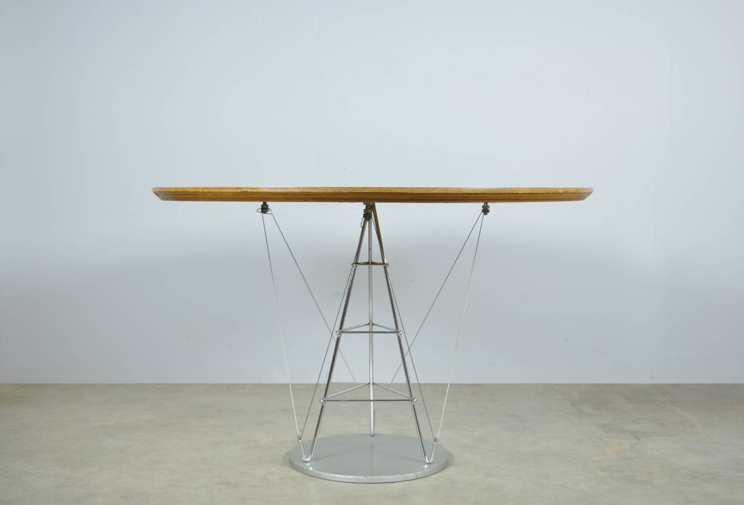 Post modern / table à manger conceptuelle / koen van velsen / pays-bas années 80