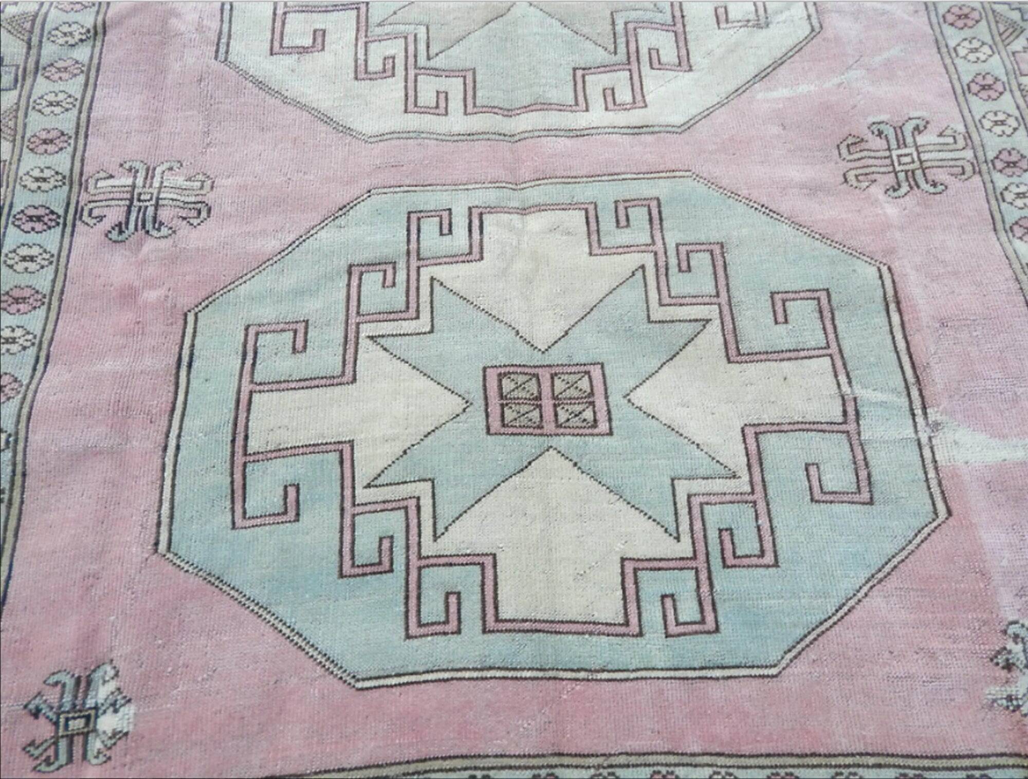 Vintage handmade Turkish rug 215x320 cm