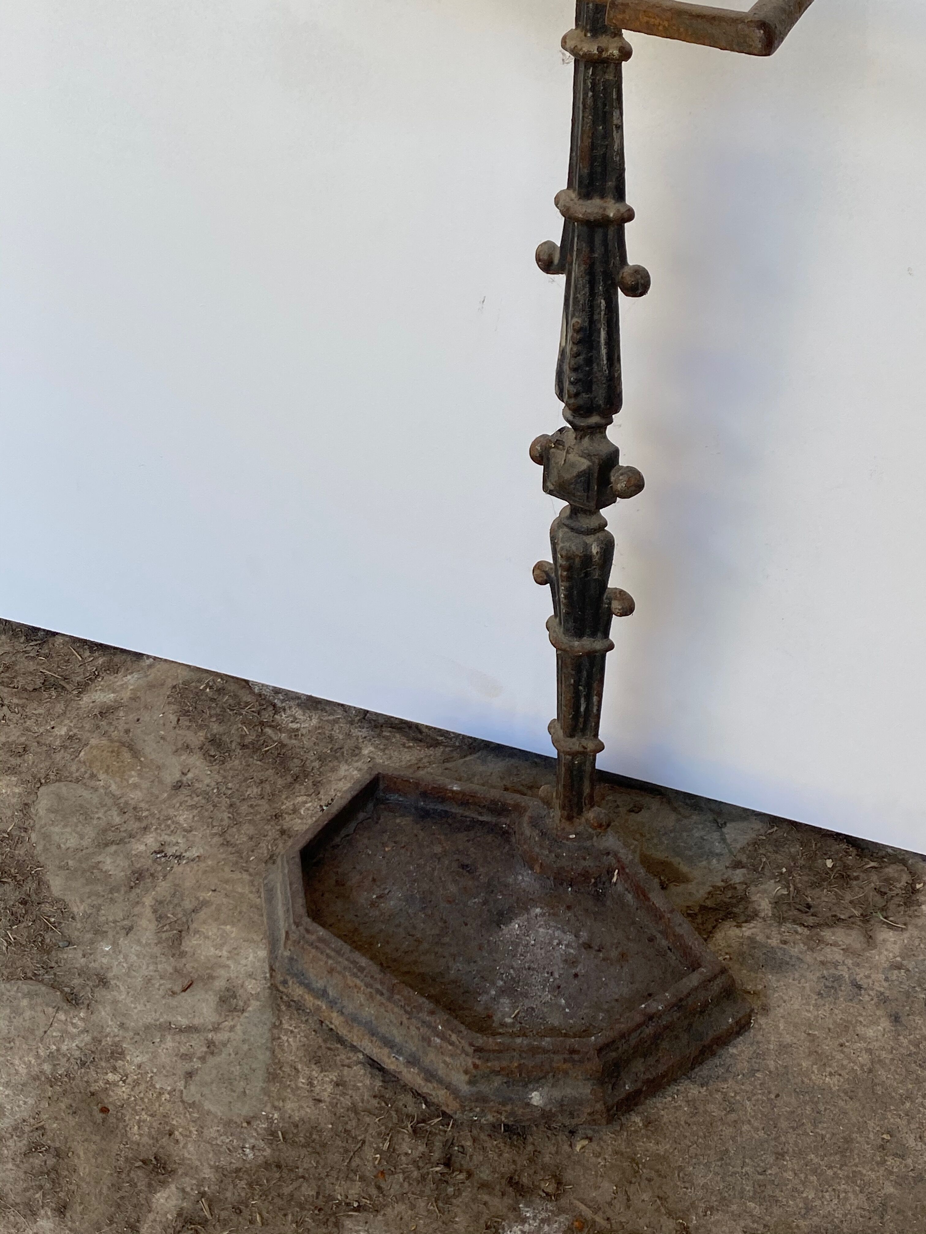Cast iron umbrella holder