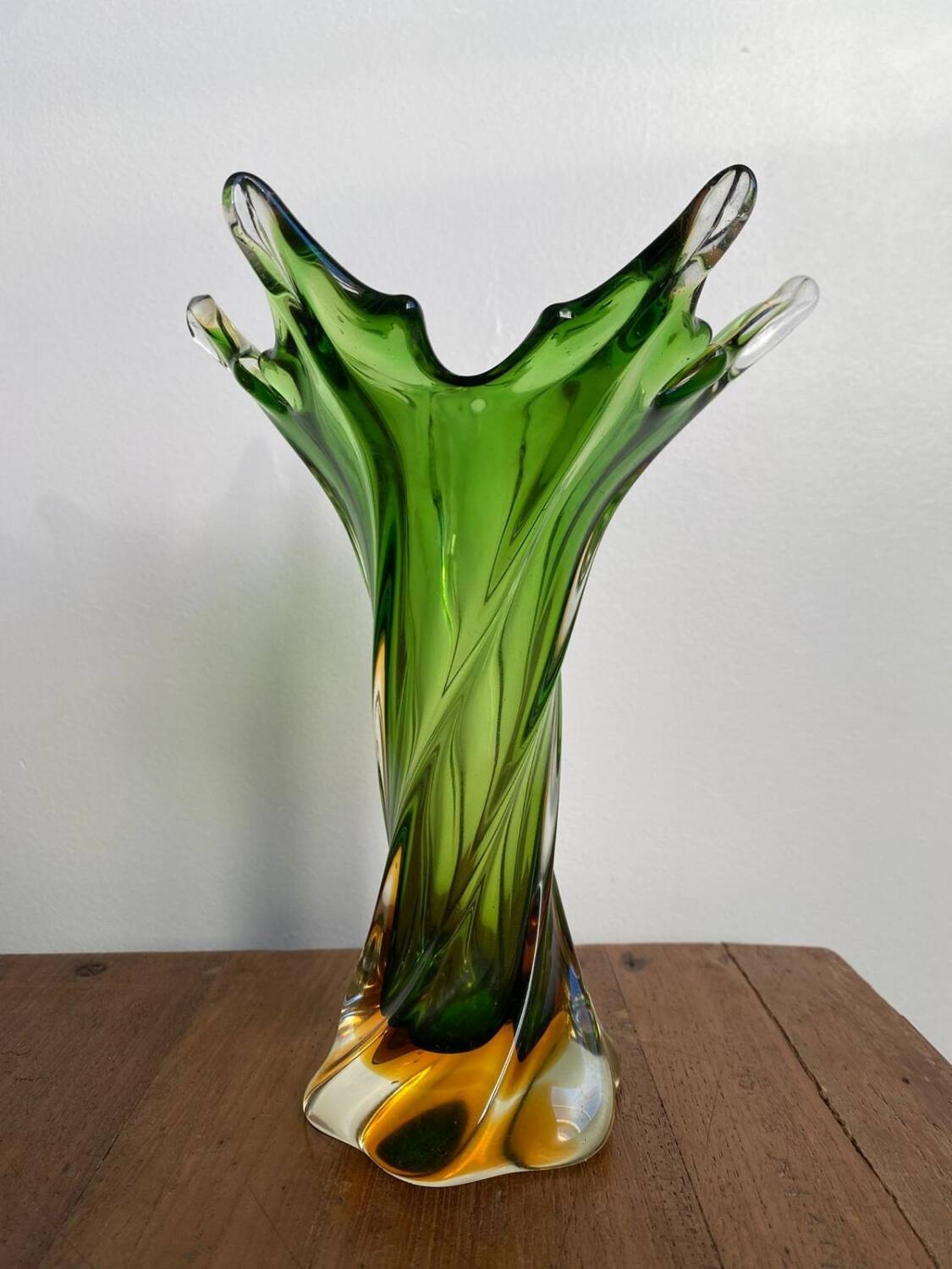 Vase en céramique vintage en forme de vase torsadé, fin du