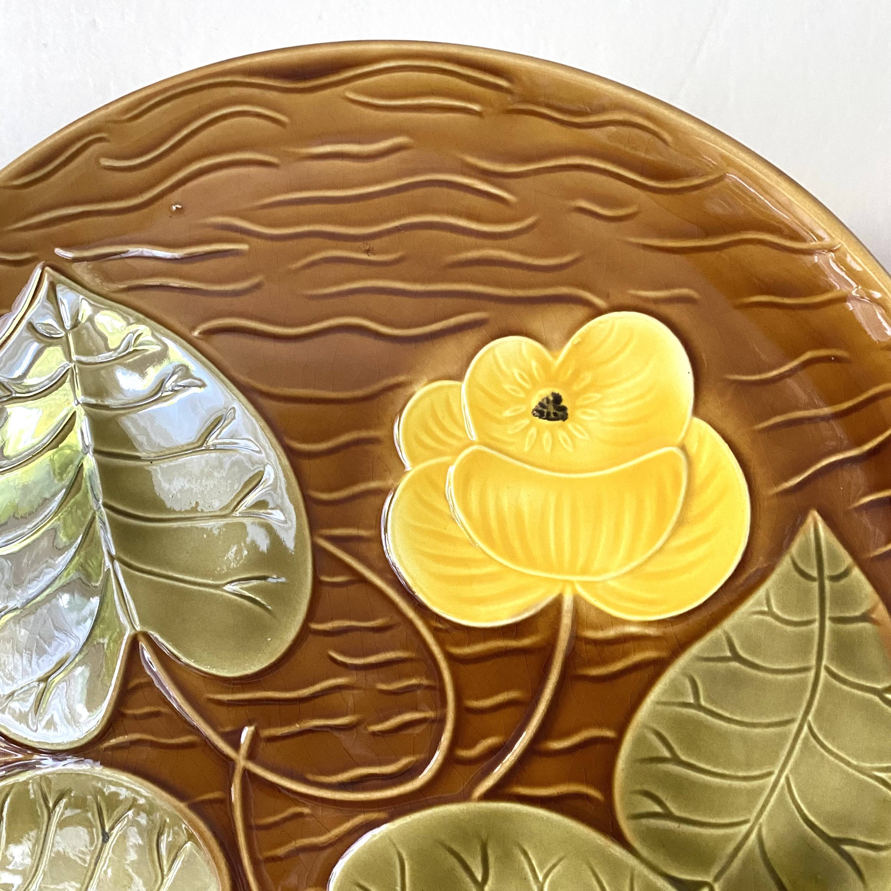 Sarreguemines Water Lily slip dish