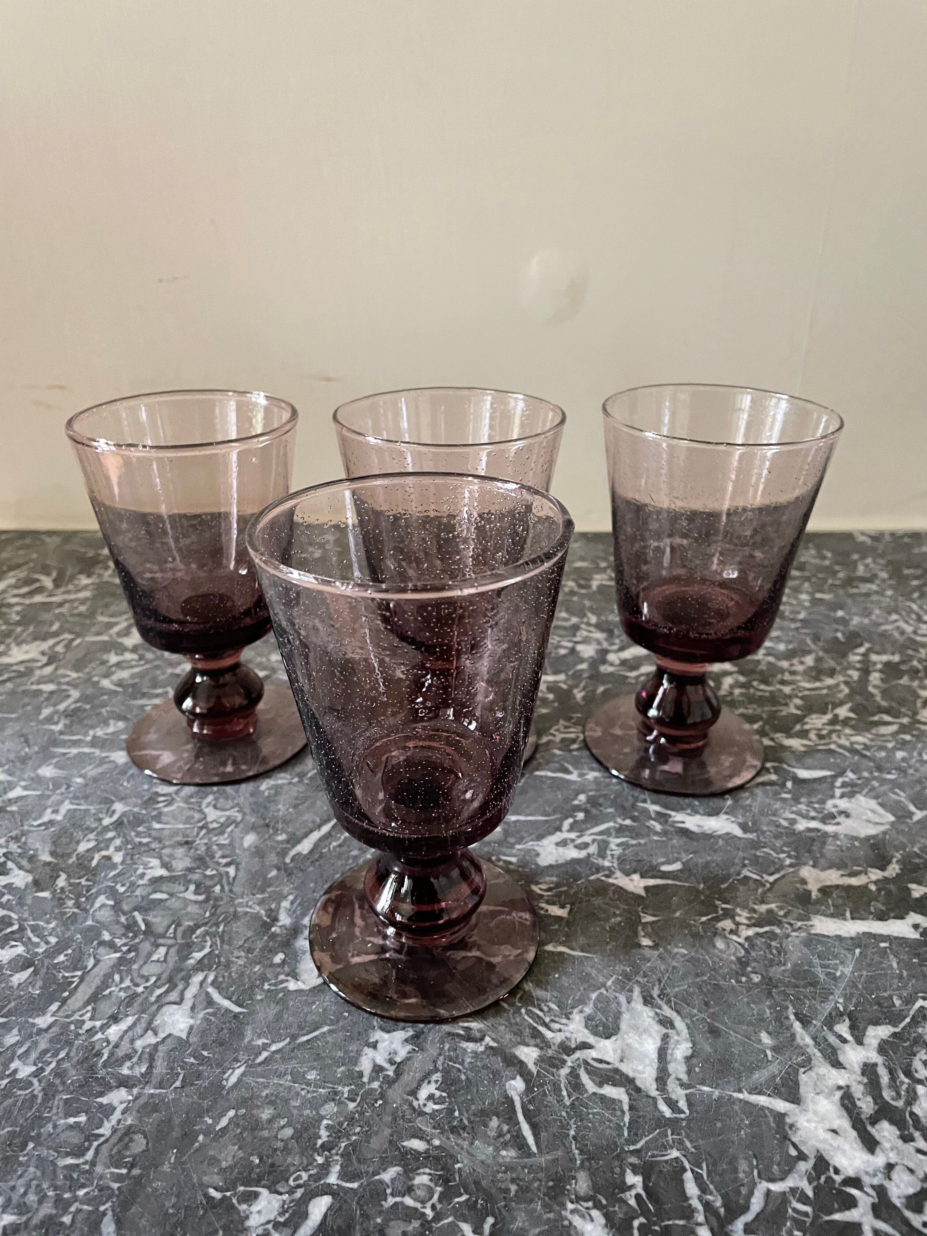Verres à pied bullés