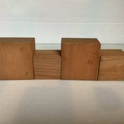 Quatre bougeoirs en bois scandinave