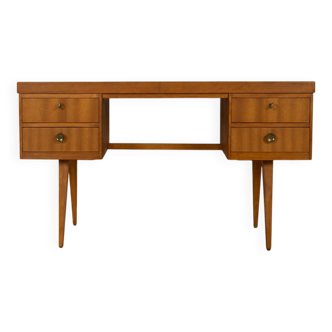 Free-Standing Desk