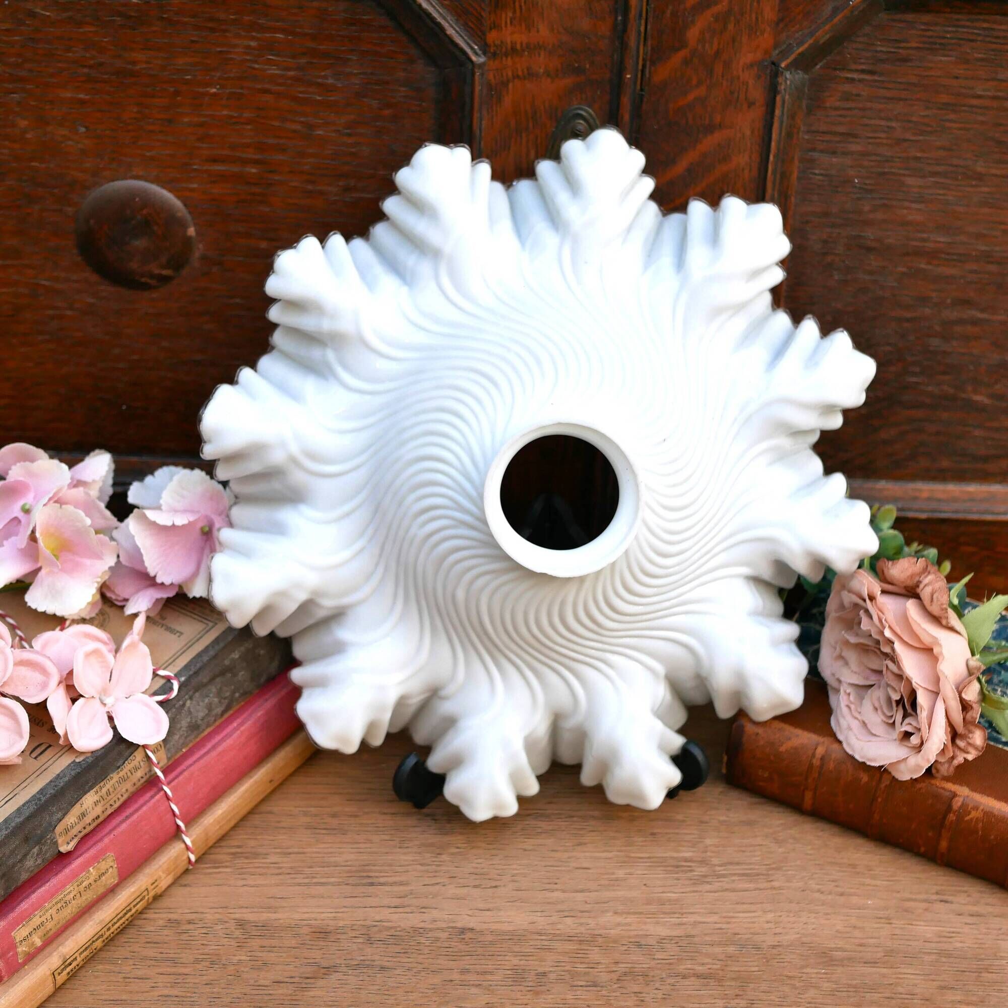 Abat-jour Art déco en verre blanc laiteux cannelé/style mouchoir avec bordure