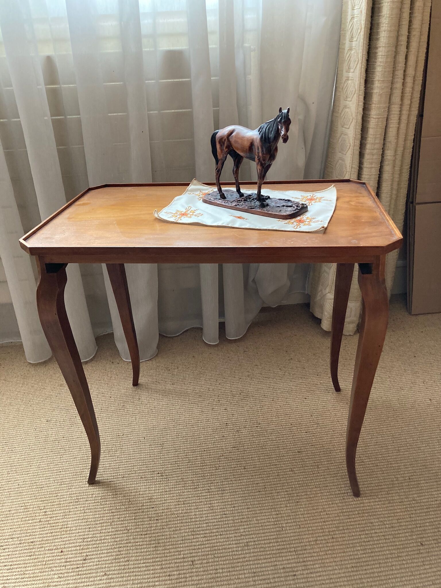 Set of 3 pull-out tables